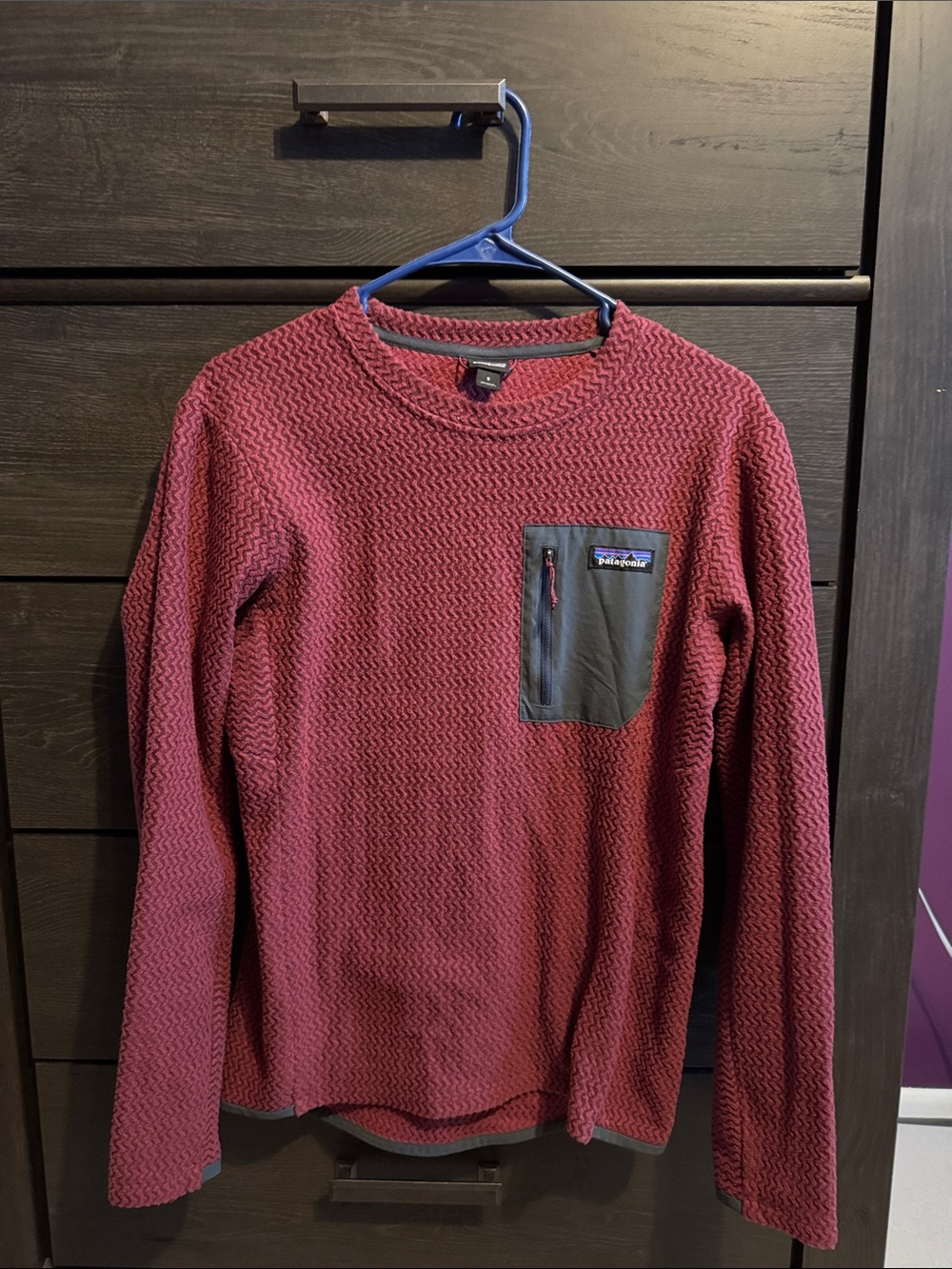 Patagonia Men’s Maroon Thermal Crew with Zip Pocket r1 air small